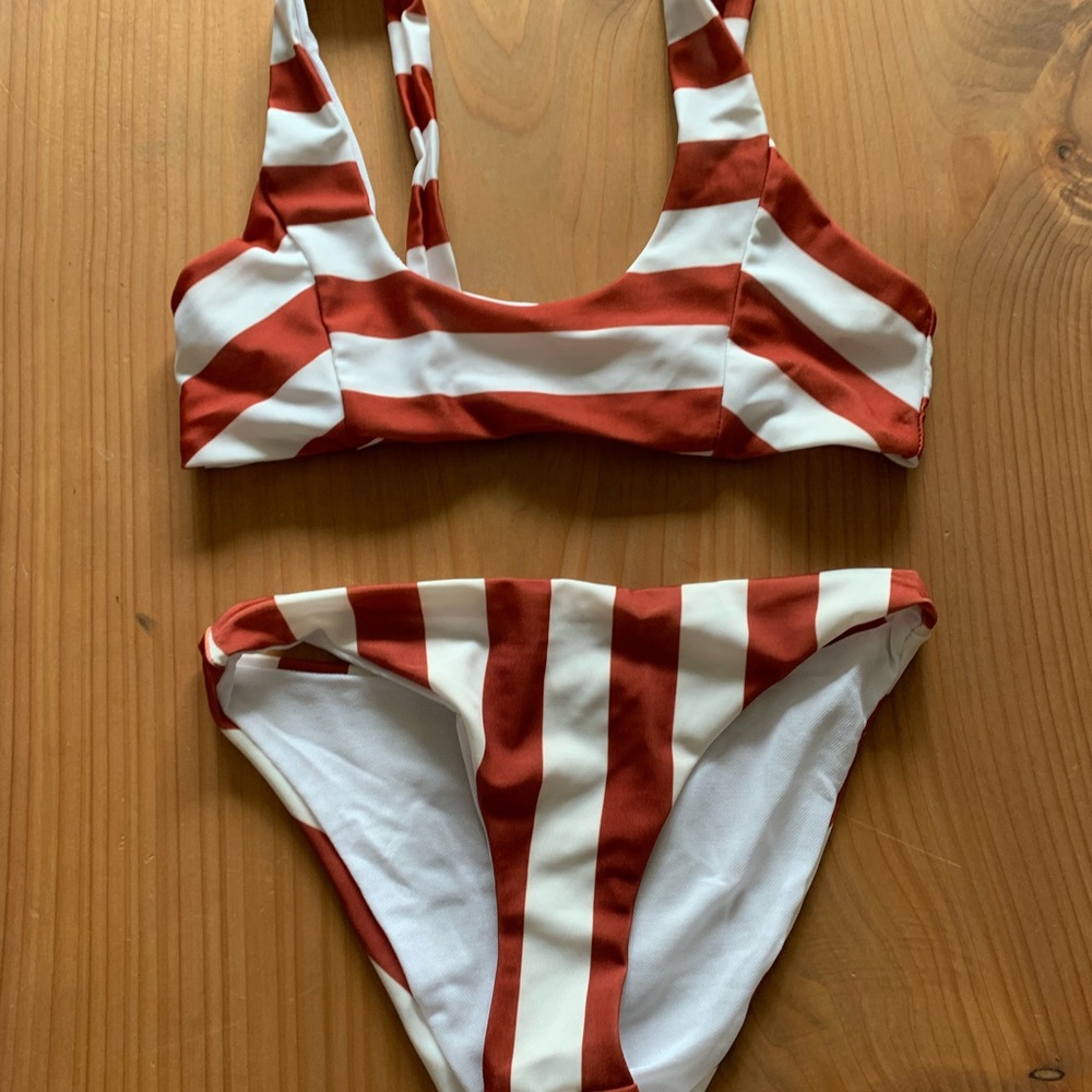 Bikini - Picture 3 of 6